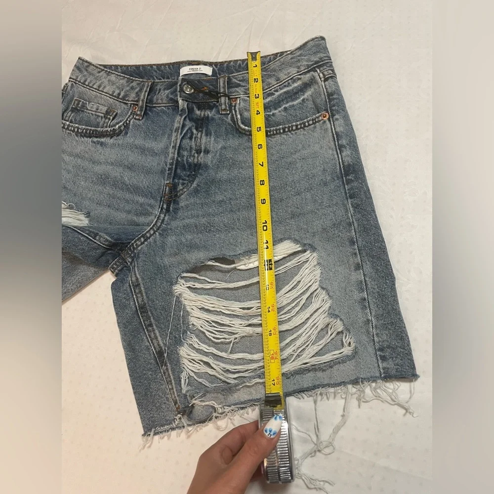 Forever 21 women's Blue Distressed Jean Shorts, size 26, New with out tags